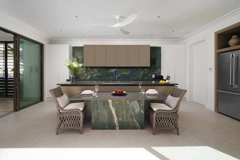 Brb006 – Elegant beachfront Villa in St. James