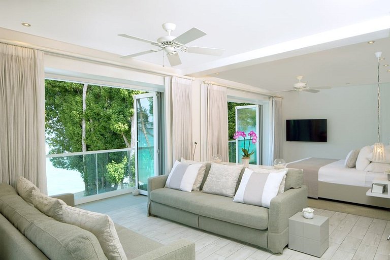 Brb012 – Modern beachfront villa in St. James
