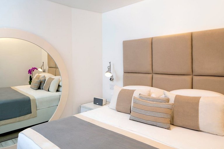 Brb012 – Modern beachfront villa in St. James