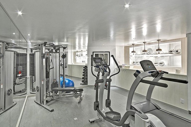 Brb012 – Modern beachfront villa in St. James