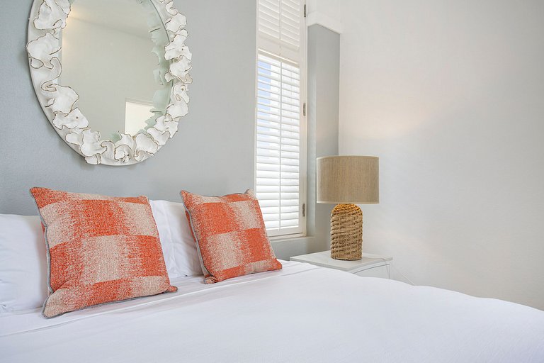 Aia009 – Villa moderna frente al mar en Long Bay Beach