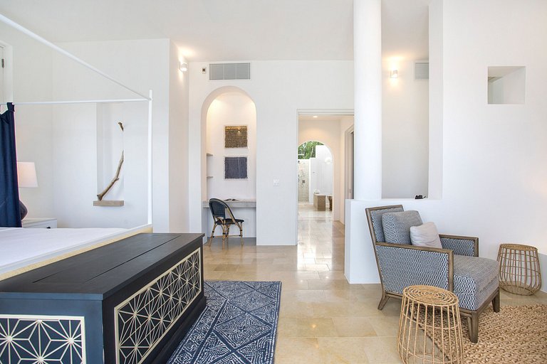 Aia009 – Villa moderna frente al mar en Long Bay Beach