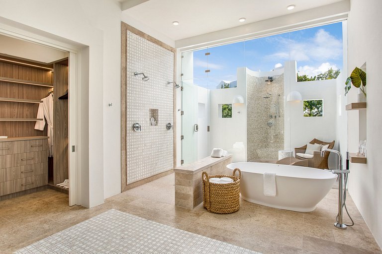 Aia009 – Villa moderna frente al mar en Long Bay Beach