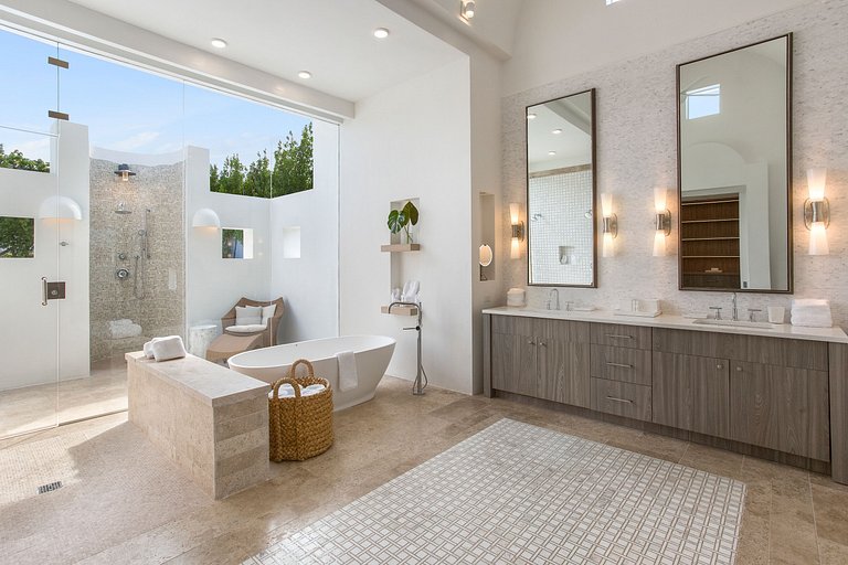 Aia009 – Elegant beachfront villa in Long Bay Beach