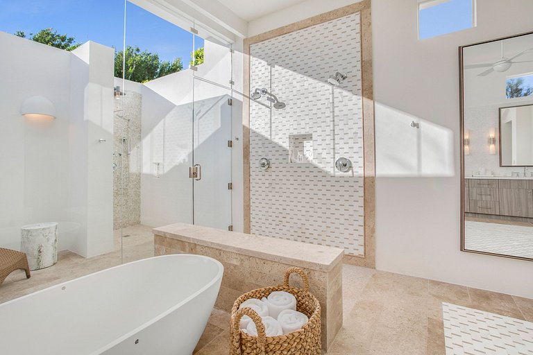 Aia009 – Villa moderna frente al mar en Long Bay Beach