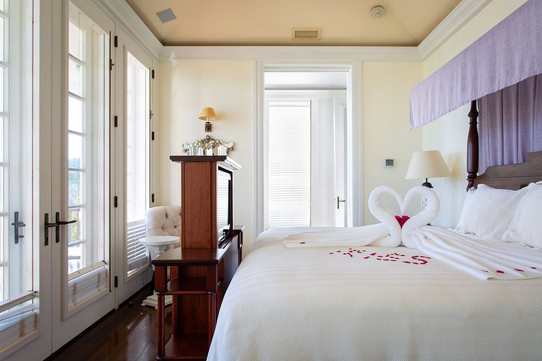 Aia012 – Modern private villa in Long Bay