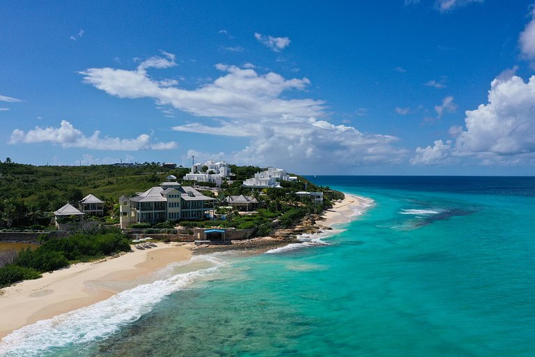 Aia012 – Villa privada moderna en Long Bay