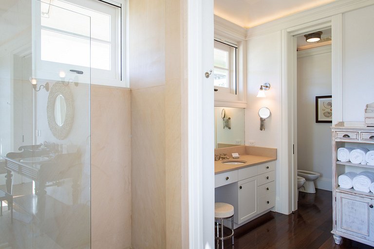 Aia012 – Villa privada moderna en Long Bay