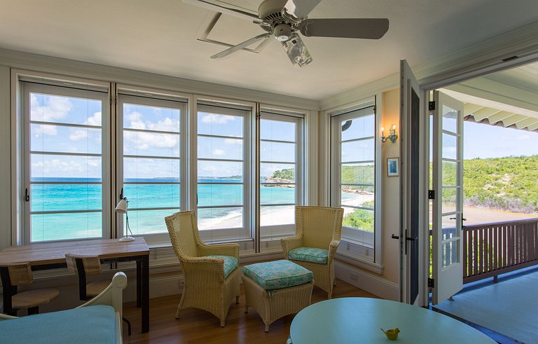 Aia012 – Villa privada moderna en Long Bay