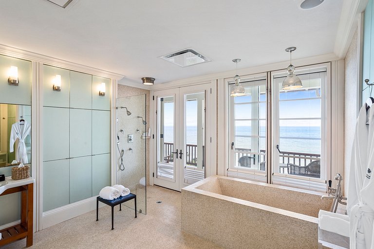 Aia012 – Modern private villa in Long Bay