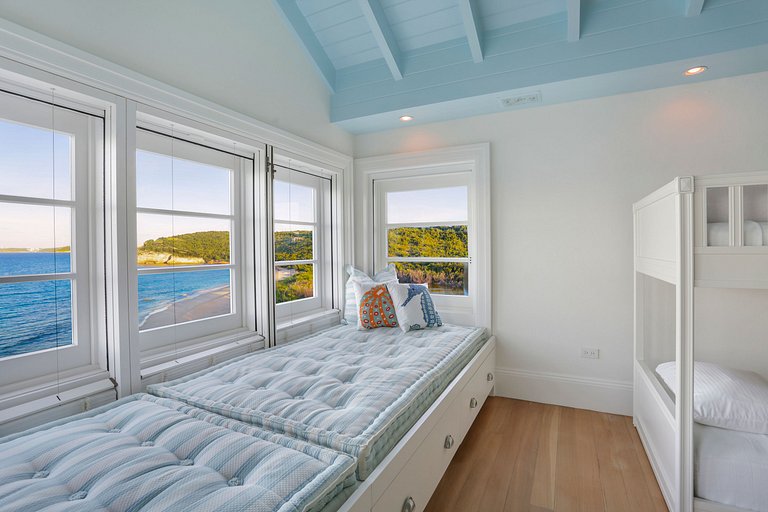 Aia012 – Modern private villa in Long Bay