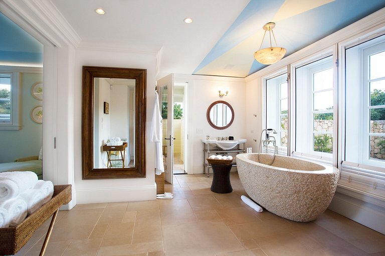 Aia012 – Modern private villa in Long Bay