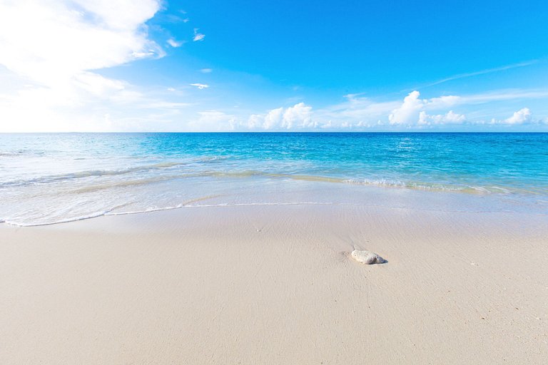 Aia013 – Villa moderna à beira-mar em Limestone Bay