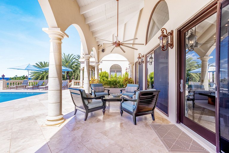 Aia013 – Villa moderna à beira-mar em Limestone Bay