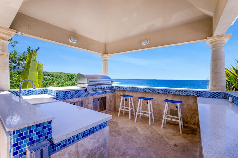 Aia013 – Villa moderne en bord de mer à Limestone Bay