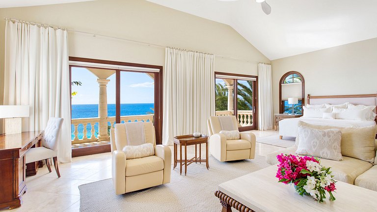 Aia013 – Modern beachfront villa in Limestone Bay