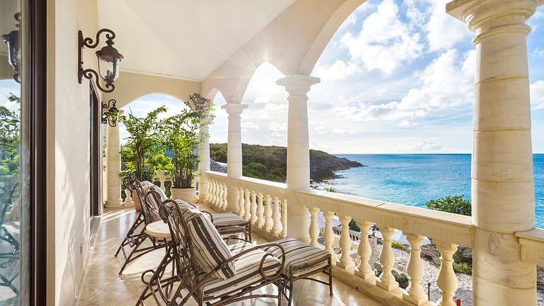 Aia013 – Villa moderna frente al mar en Limestone Bay