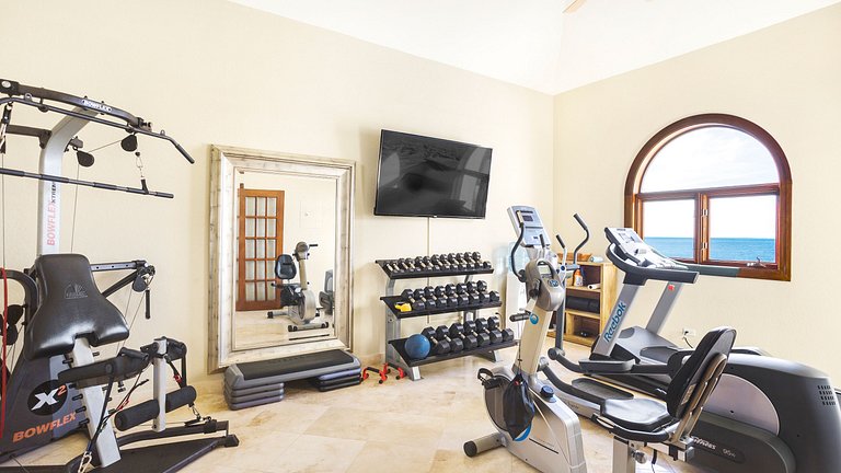 Aia013 – Modern beachfront villa in Limestone Bay