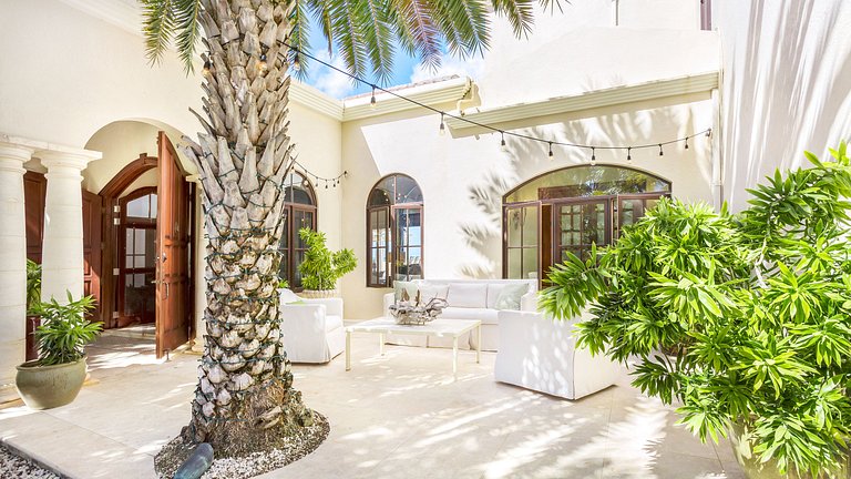 Aia013 – Villa moderna frente al mar en Limestone Bay