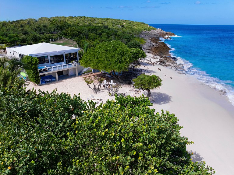 Aia011 – Villa en bord de mer à Limestone Bay