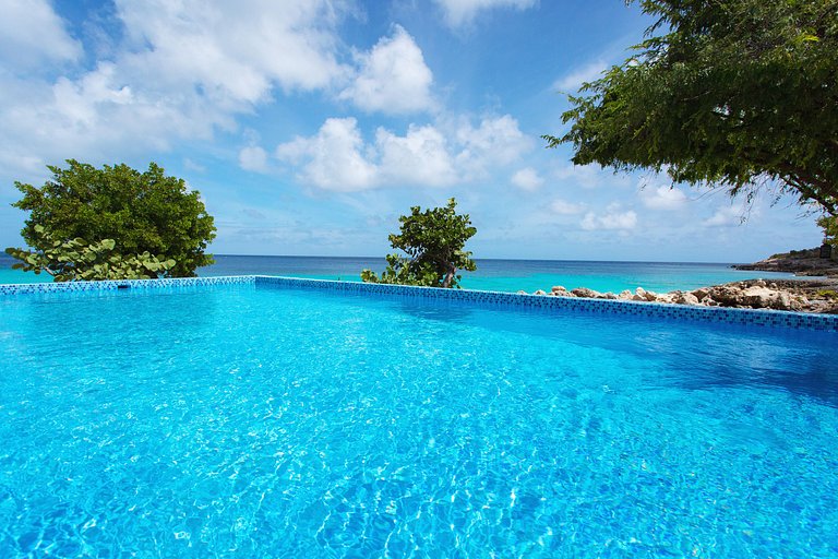 Aia011 – Villa frente al mar en Limestone Bay