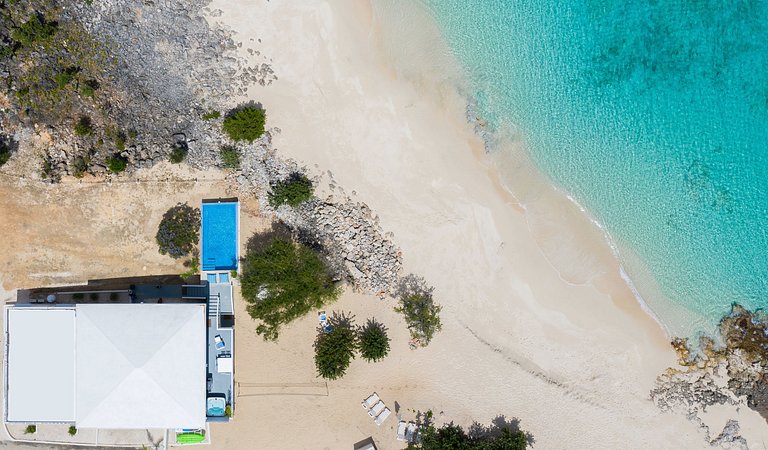 Aia011 – Villa en bord de mer à Limestone Bay