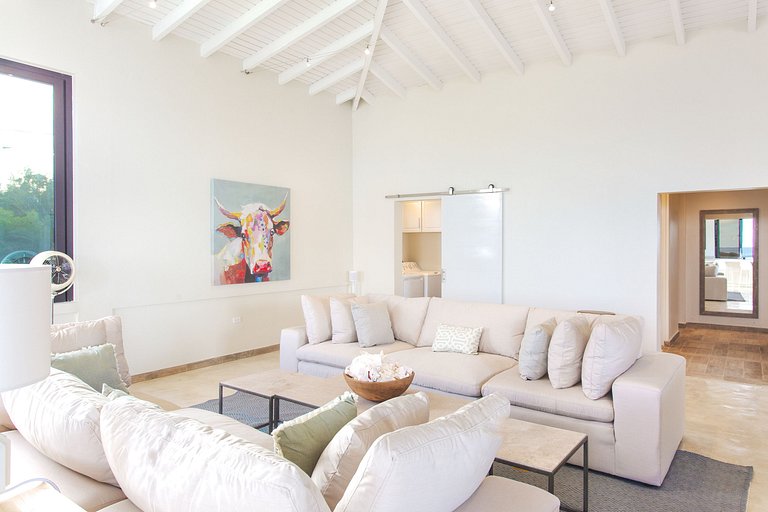 Aia011 – Beachfront villa in Limestone Bay