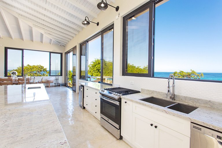 Aia011 – Villa en bord de mer à Limestone Bay