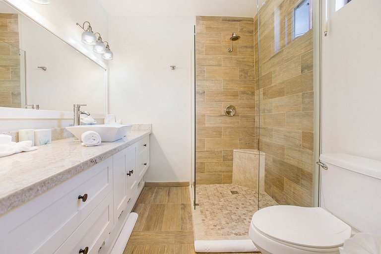 Aia011 – Beachfront villa in Limestone Bay