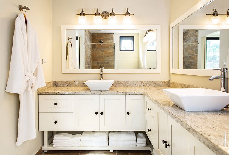 Aia011 – Beachfront villa in Limestone Bay