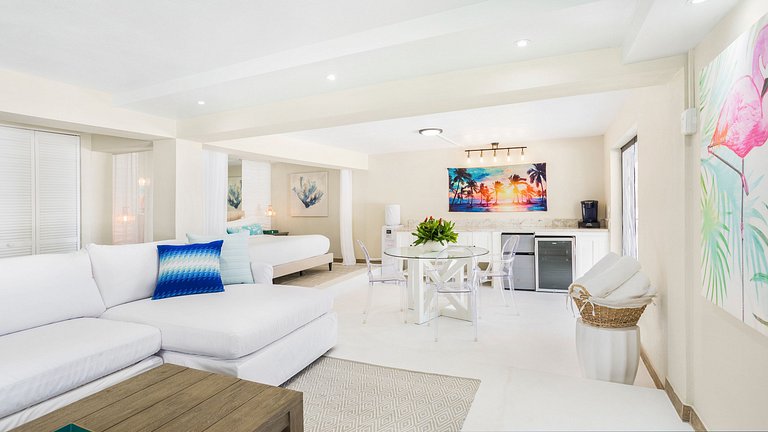 Aia011 – Beachfront villa in Limestone Bay