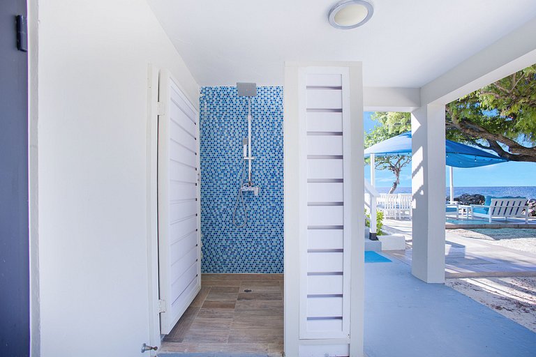 Aia011 – Beachfront villa in Limestone Bay