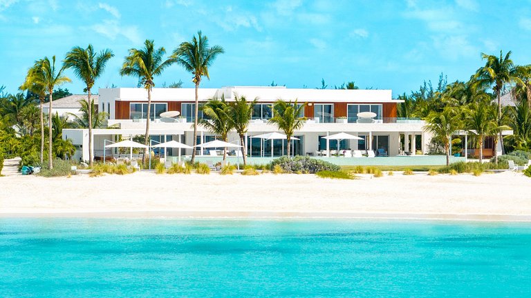 Tci003 – Modern beachfront villa in Grace Bay