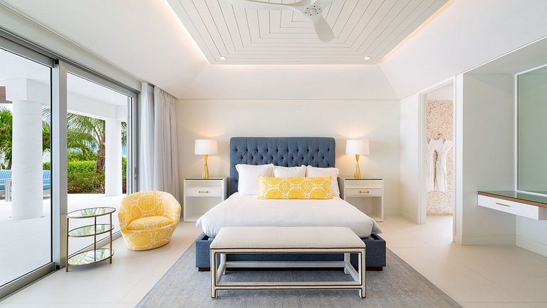 Tci003 – Modern beachfront villa in Grace Bay