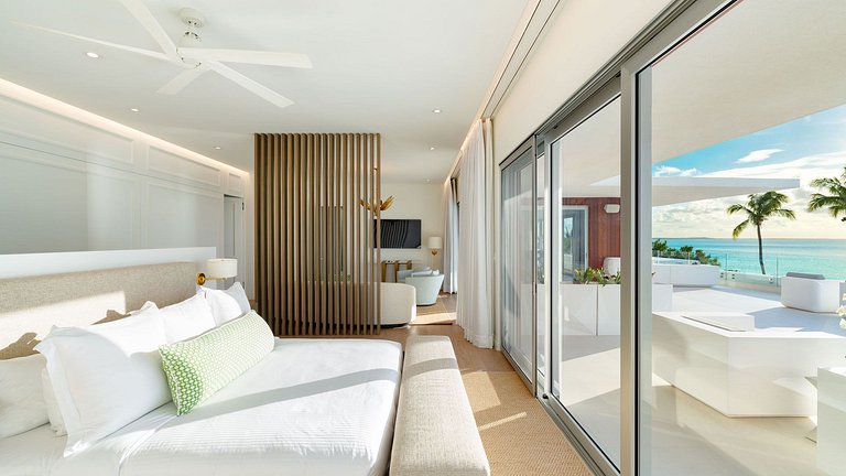 Tci003 – Modern beachfront villa in Grace Bay