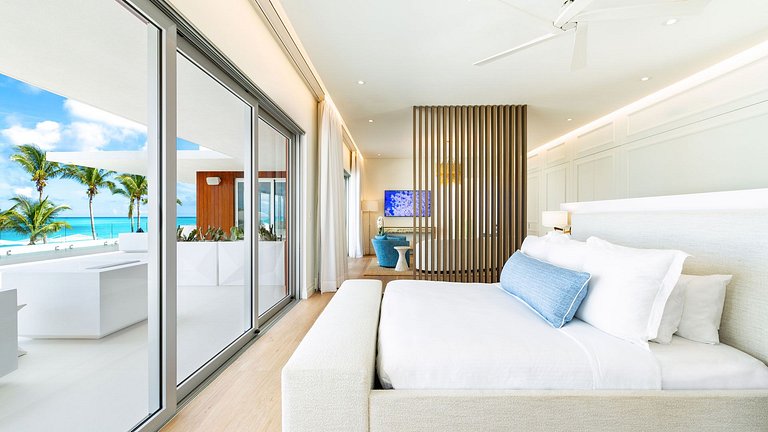 Tci003 – Modern beachfront villa in Grace Bay