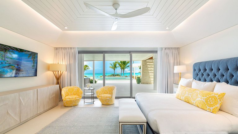 Tci003 – Modern beachfront villa in Grace Bay