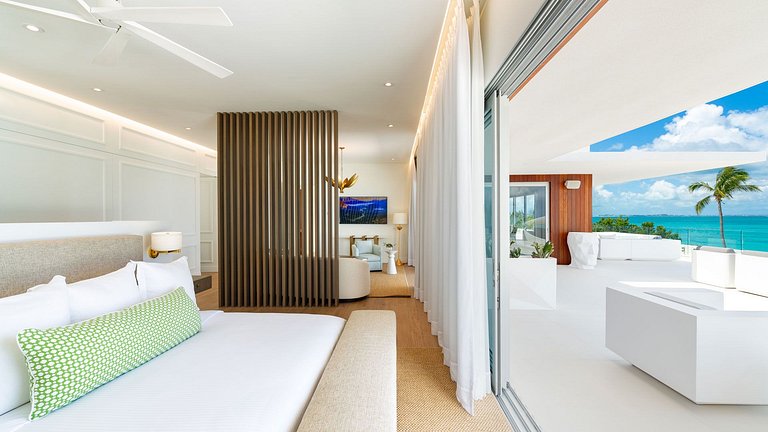 Tci003 – Modern beachfront villa in Grace Bay