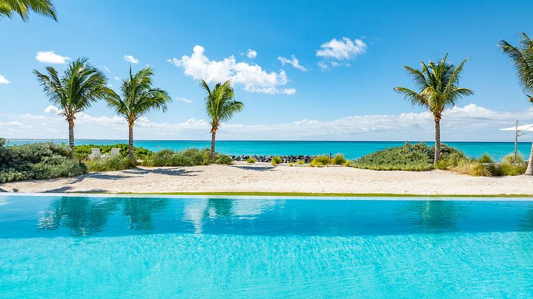 Tci003 – Modern beachfront villa in Grace Bay