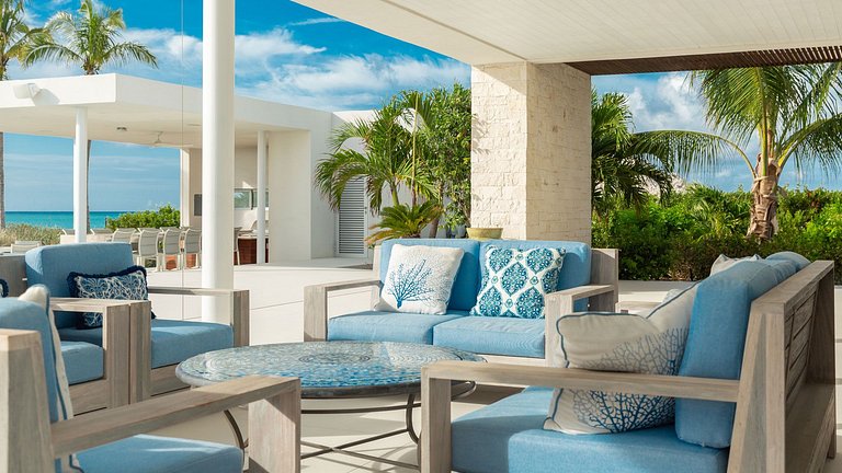 Tci003 – Modern beachfront villa in Grace Bay