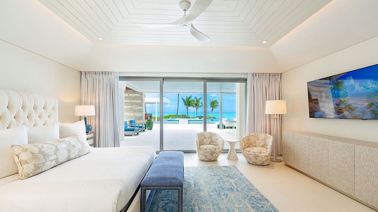 Tci003 – Modern beachfront villa in Grace Bay