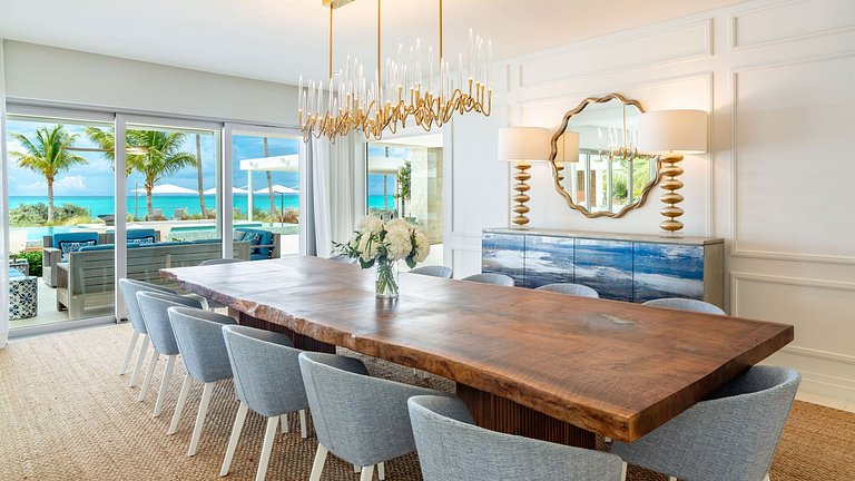 Tci003 – Modern beachfront villa in Grace Bay