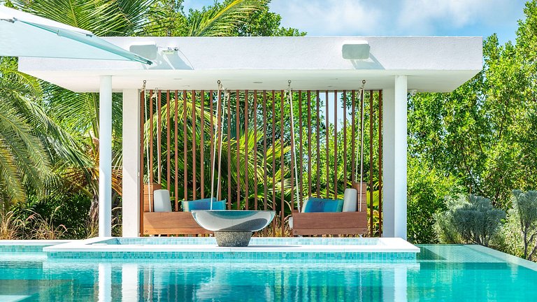 Tci003 – Modern beachfront villa in Grace Bay