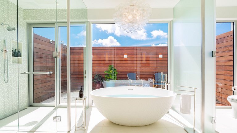 Tci003 – Modern beachfront villa in Grace Bay