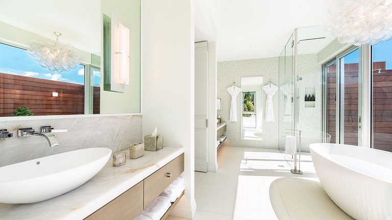 Tci003 – Modern beachfront villa in Grace Bay