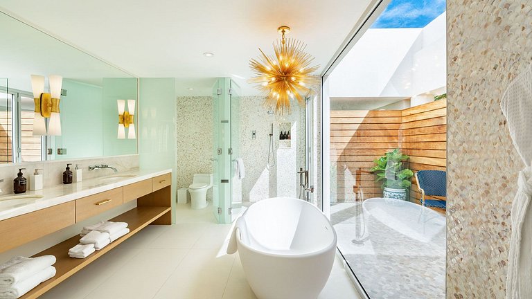 Tci003 – Modern beachfront villa in Grace Bay