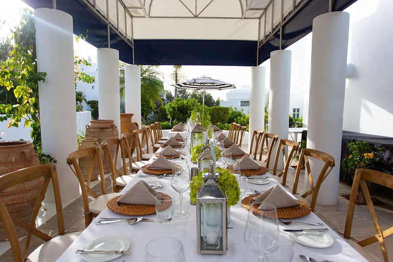 Aia010 – Villa moderna frente al mar en Long Bay Beach