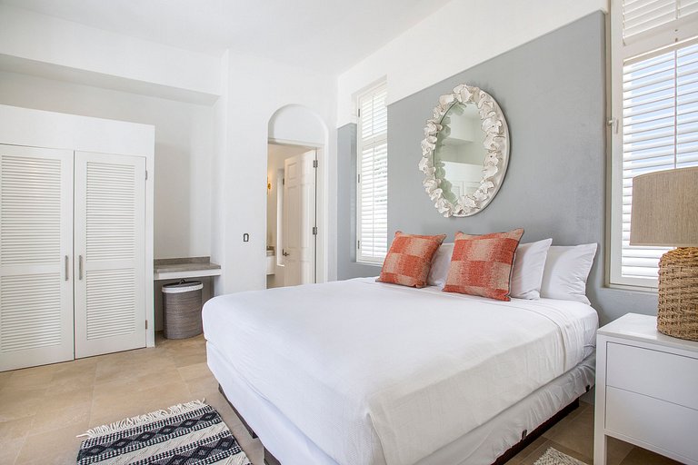 Aia010 – Villa moderna frente al mar en Long Bay Beach