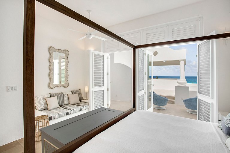 Aia010 – Villa moderna frente al mar en Long Bay Beach