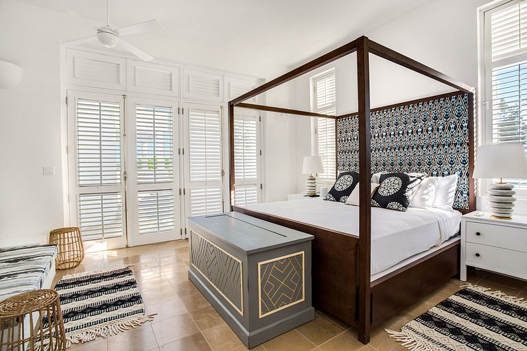 Aia010 – Villa moderna frente al mar en Long Bay Beach